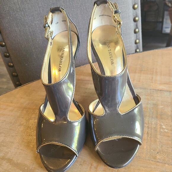 Ann Taylor Julia T-Strap Sandal Sable Heel in Metallic Size 7 Pumps - Picture 6 of 8